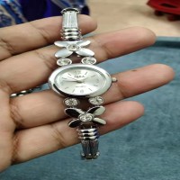 Ladies Chin Watch for modern and fashionable girls